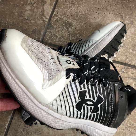 Under Armour 7.5 Mens Baseball Shoes Cleats White Black Grey Nice Condition - Picture 6 of 7